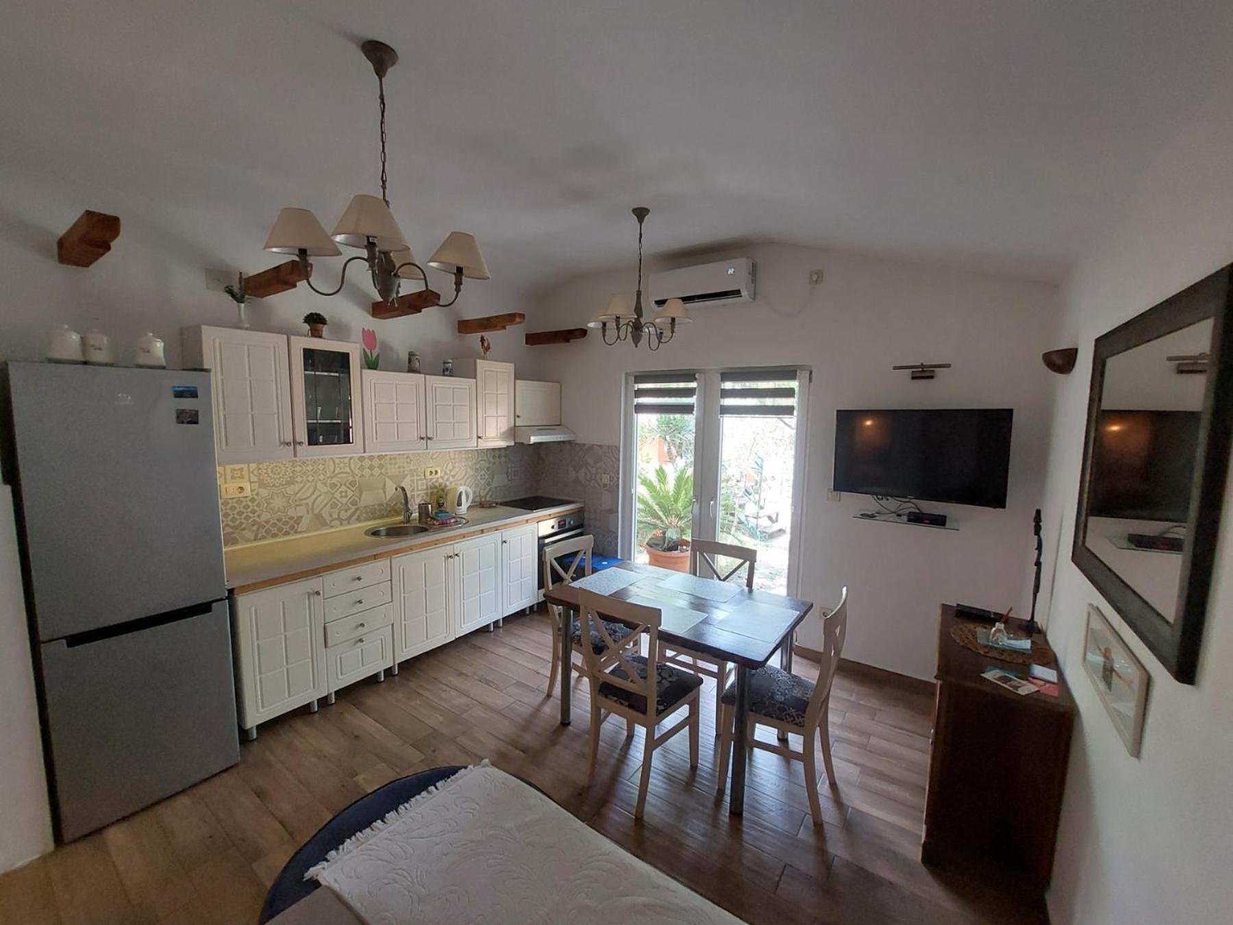 Garden Apartmant Near Sea Kotor Eksteriør billede